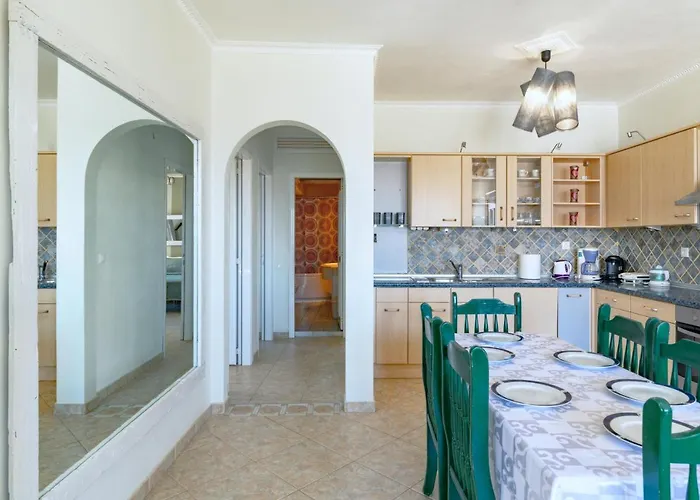 Kefalonia's Hidden Gems! Appartamento